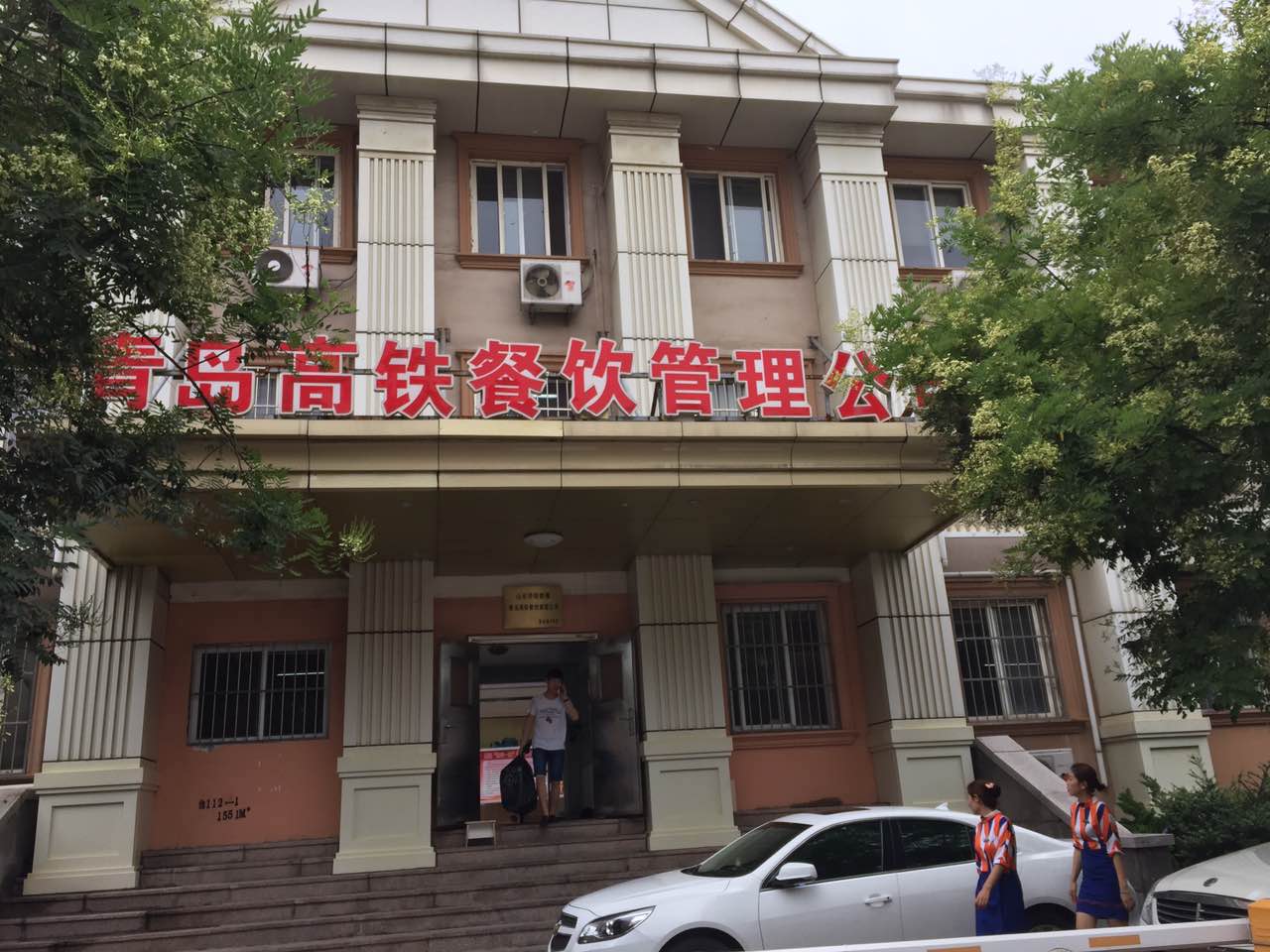 青島高鐵餐飲管理公司在我司引進(jìn)一臺(tái)金屬檢測(cè)儀