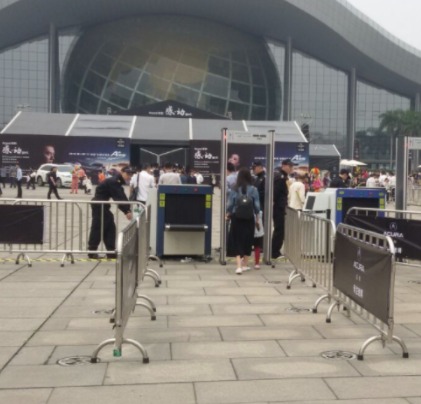 安檢門 高?？荚囃ㄟ^金屬檢測儀檢查反作弊 安檢必看