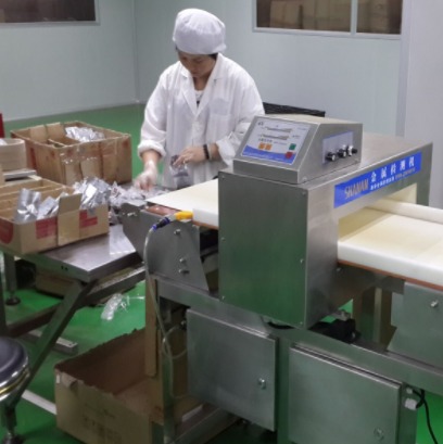 金屬檢測(cè)機(jī)的使用 輸送帶式金屬檢測(cè)機(jī)包裝產(chǎn)品檢測(cè)